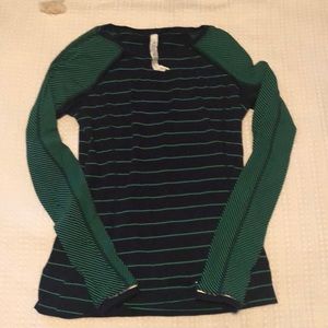 Lululemon size 6 running top